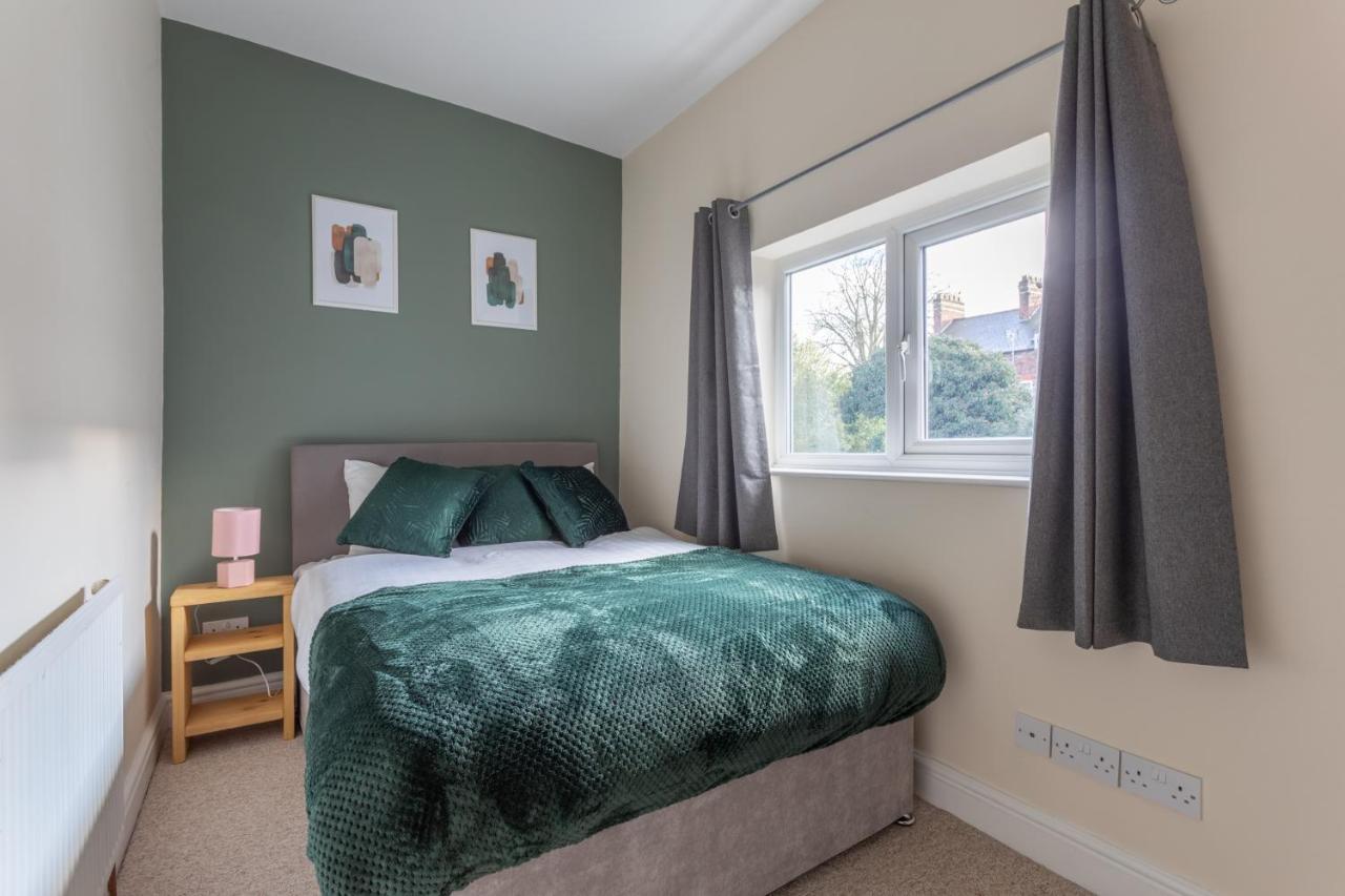 Milton Stays: Cosy Centre House With Garden And Parking Holiday home *