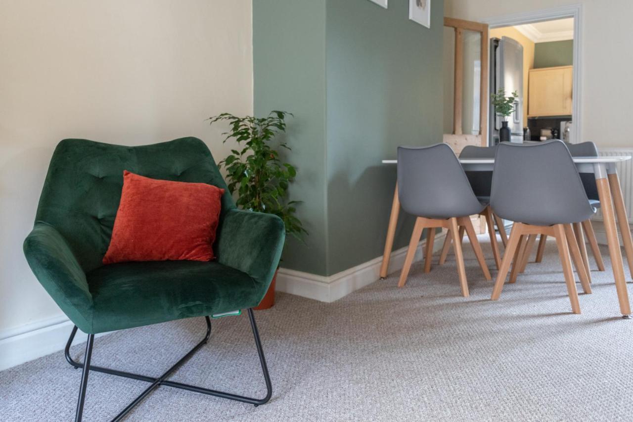 Milton Stays: Cosy Centre House With Garden And Parking Holiday home *