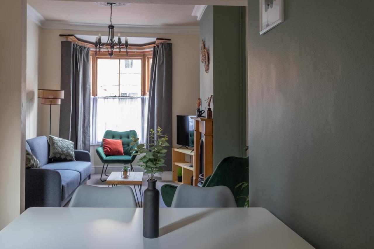 Milton Stays: Cosy Centre House With Garden And Parking York