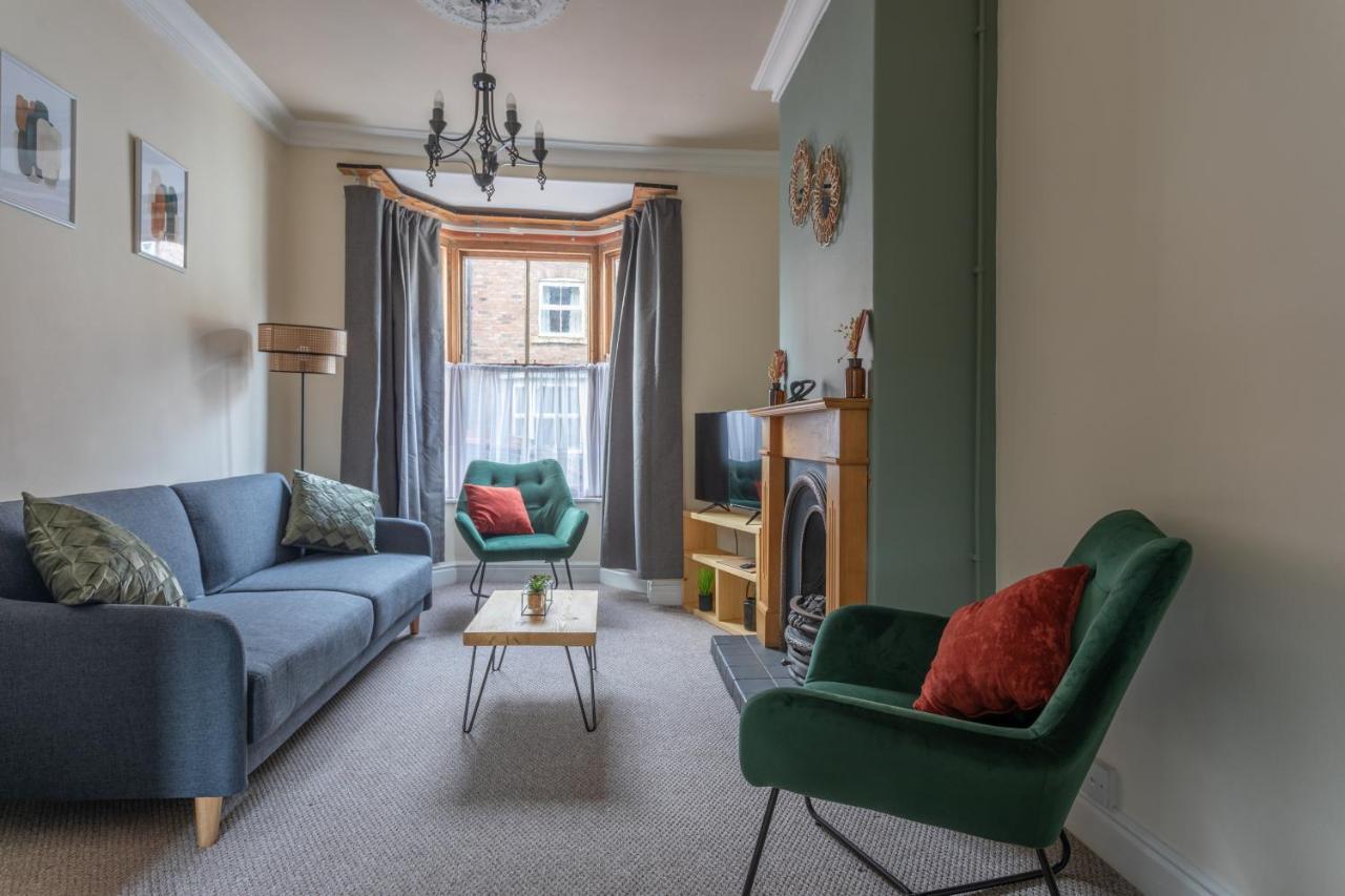 Milton Stays: Cosy Centre House With Garden And Parking Holiday home