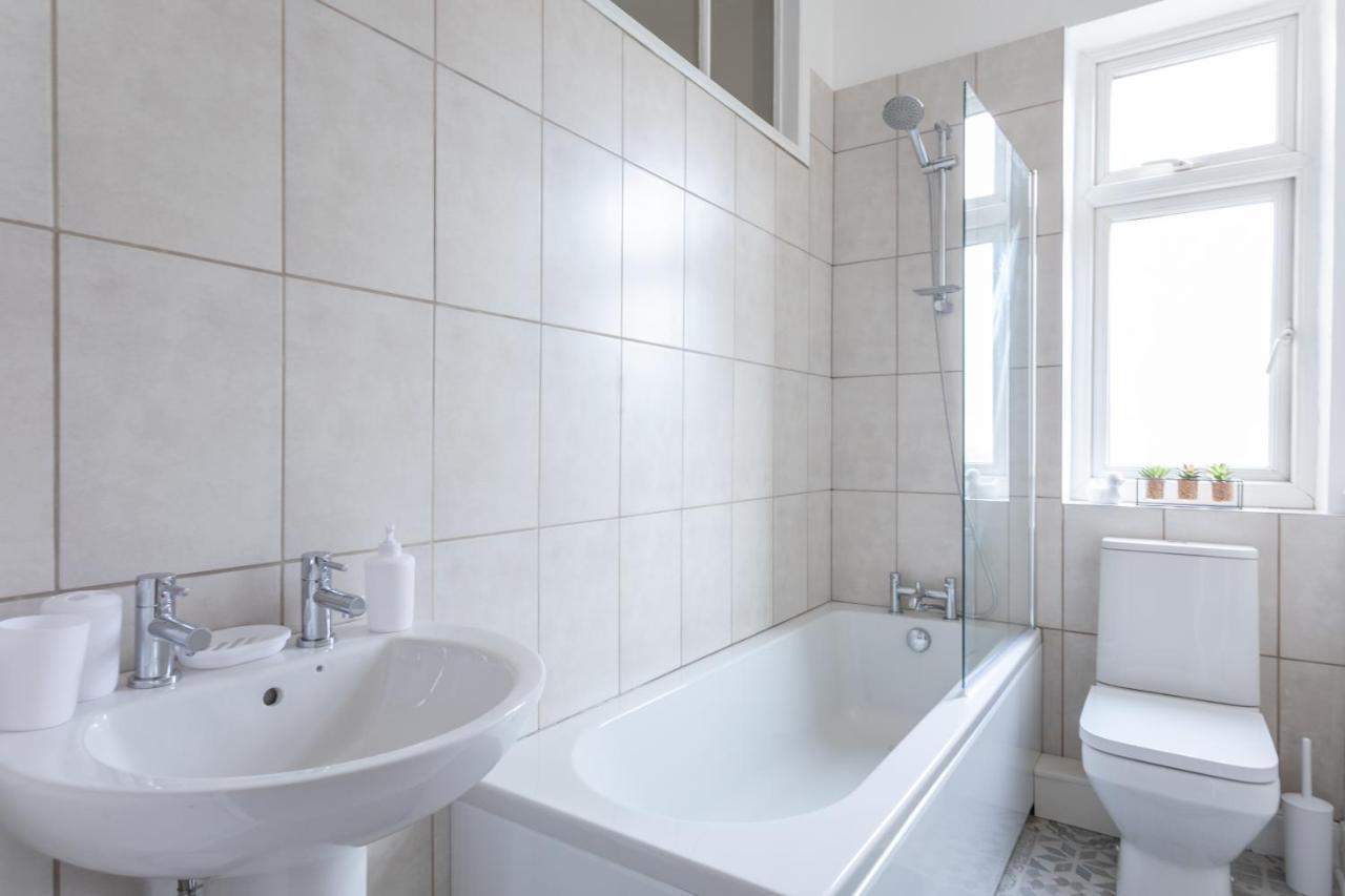 Milton Stays: Cosy Centre House With Garden And Parking York