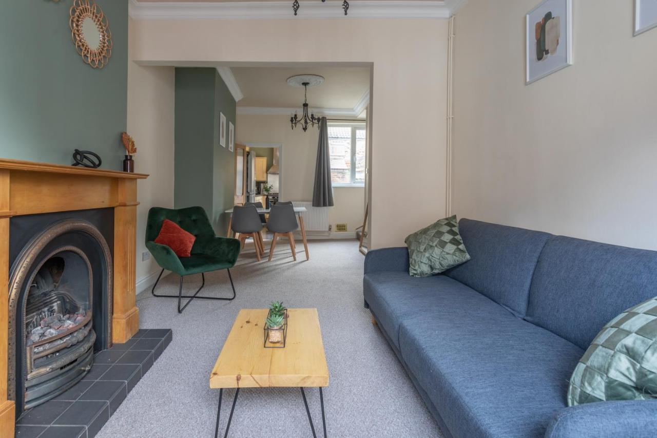 Milton Stays: Cosy Centre House With Garden And Parking Holiday home