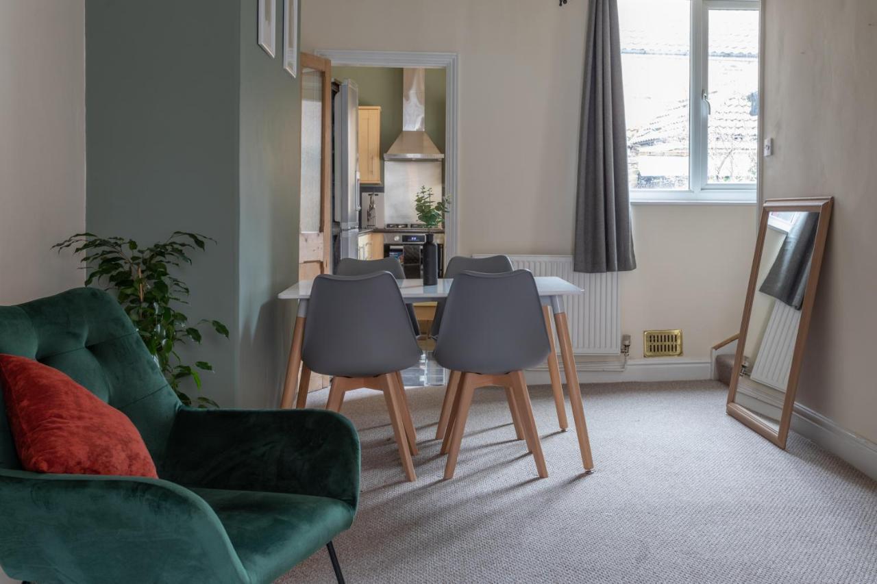 Milton Stays: Cosy Centre House With Garden And Parking *