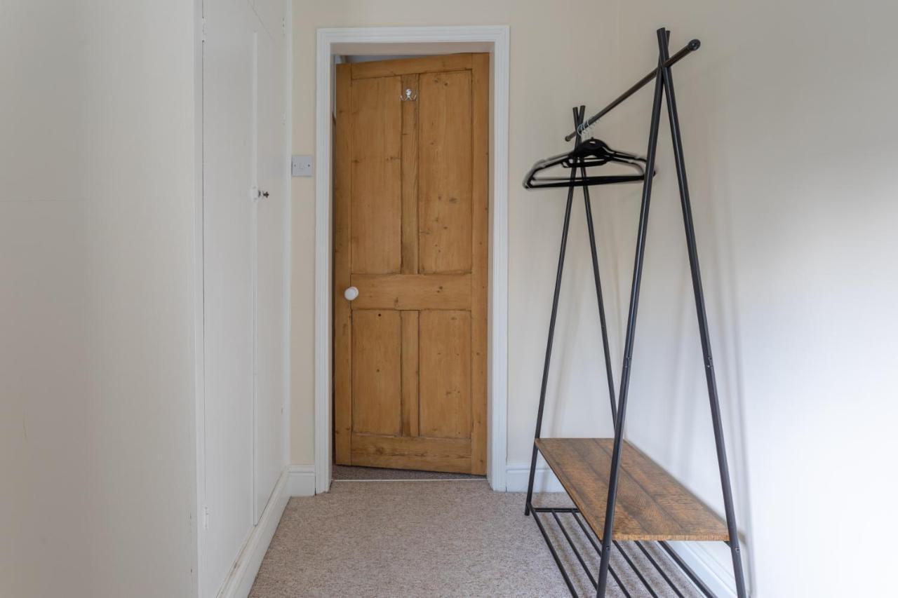 Milton Stays: Cosy Centre House With Garden And Parking Holiday home *
