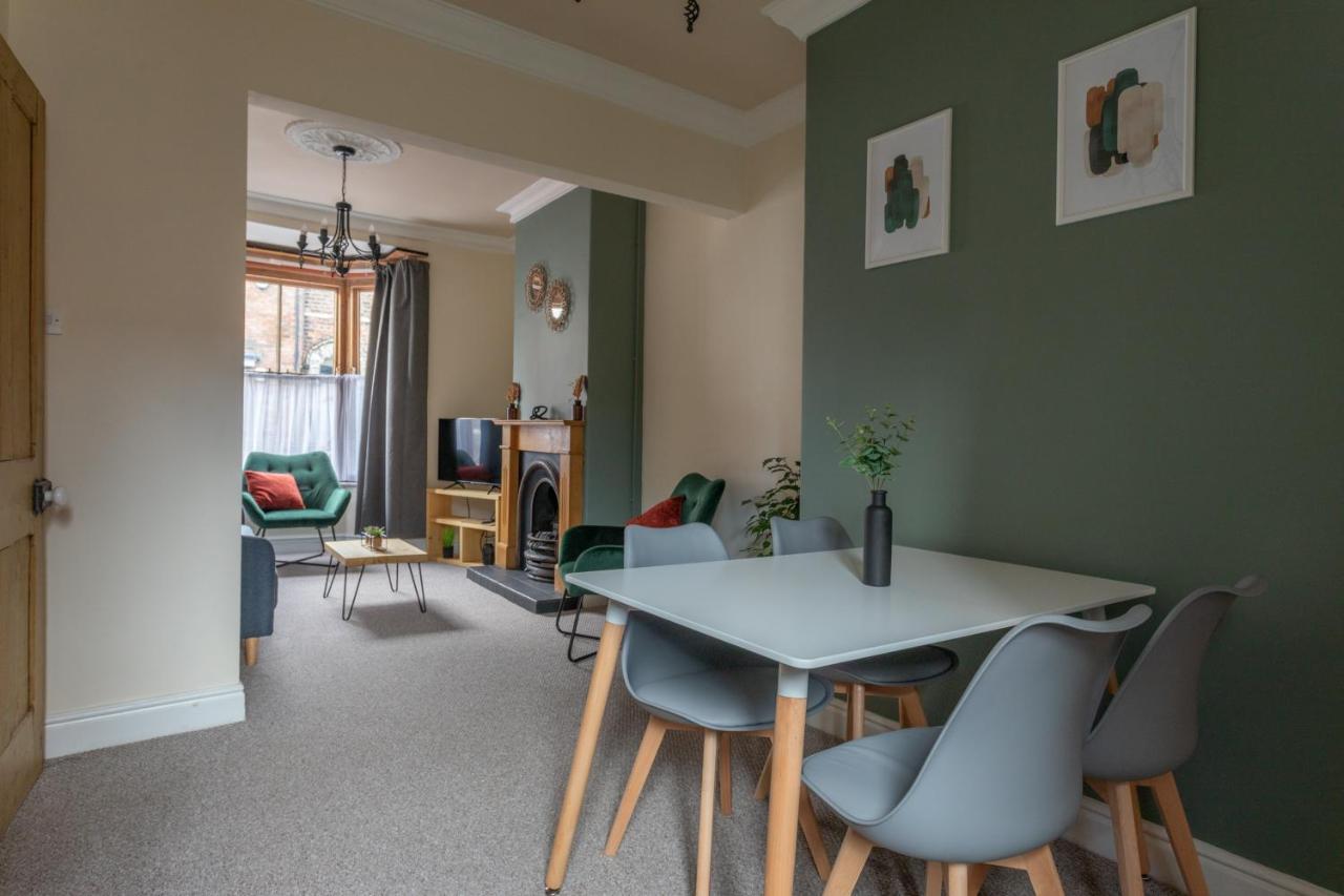 Milton Stays: Cosy Centre House With Garden And Parking Holiday home
