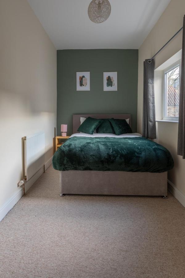 Milton Stays: Cosy Centre House With Garden And Parking Holiday home *