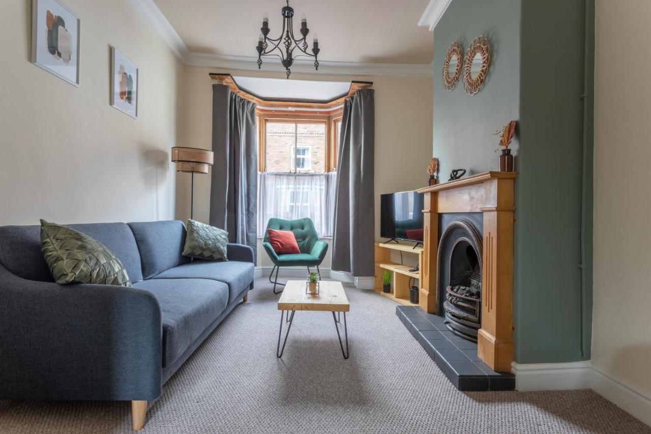 Milton Stays: Cosy Centre House With Garden And Parking Holiday home