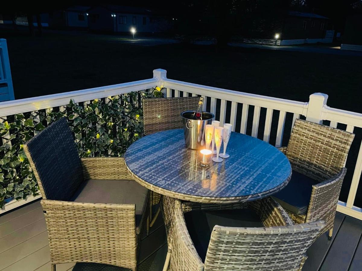 The Braunston With Hot Tub Holiday home *