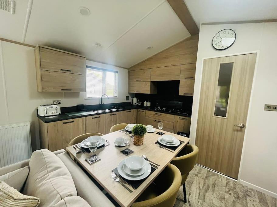 Hideaway Retreat With Hot Tub * York