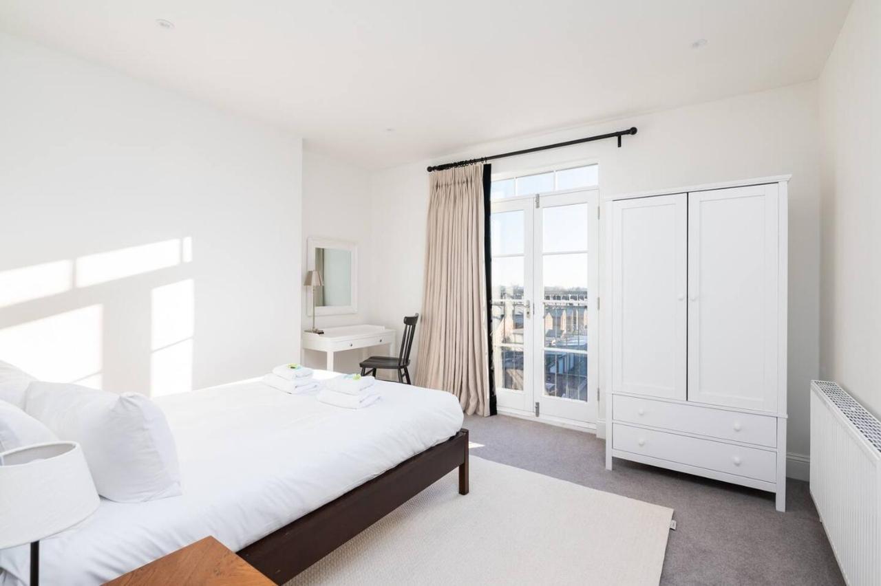 Pass The Keys Luxurious Duplex With Parking Apartment York