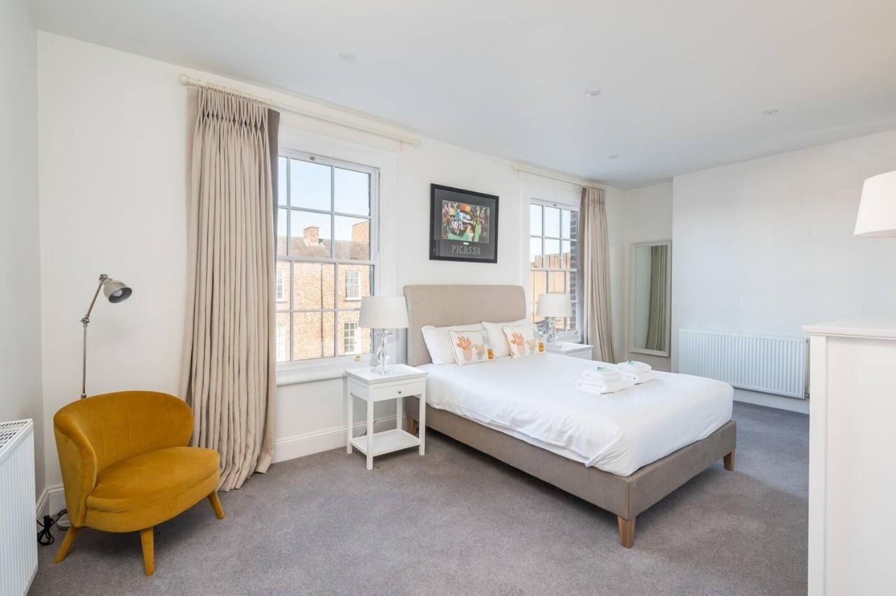 Pass The Keys Luxurious Duplex With Parking York