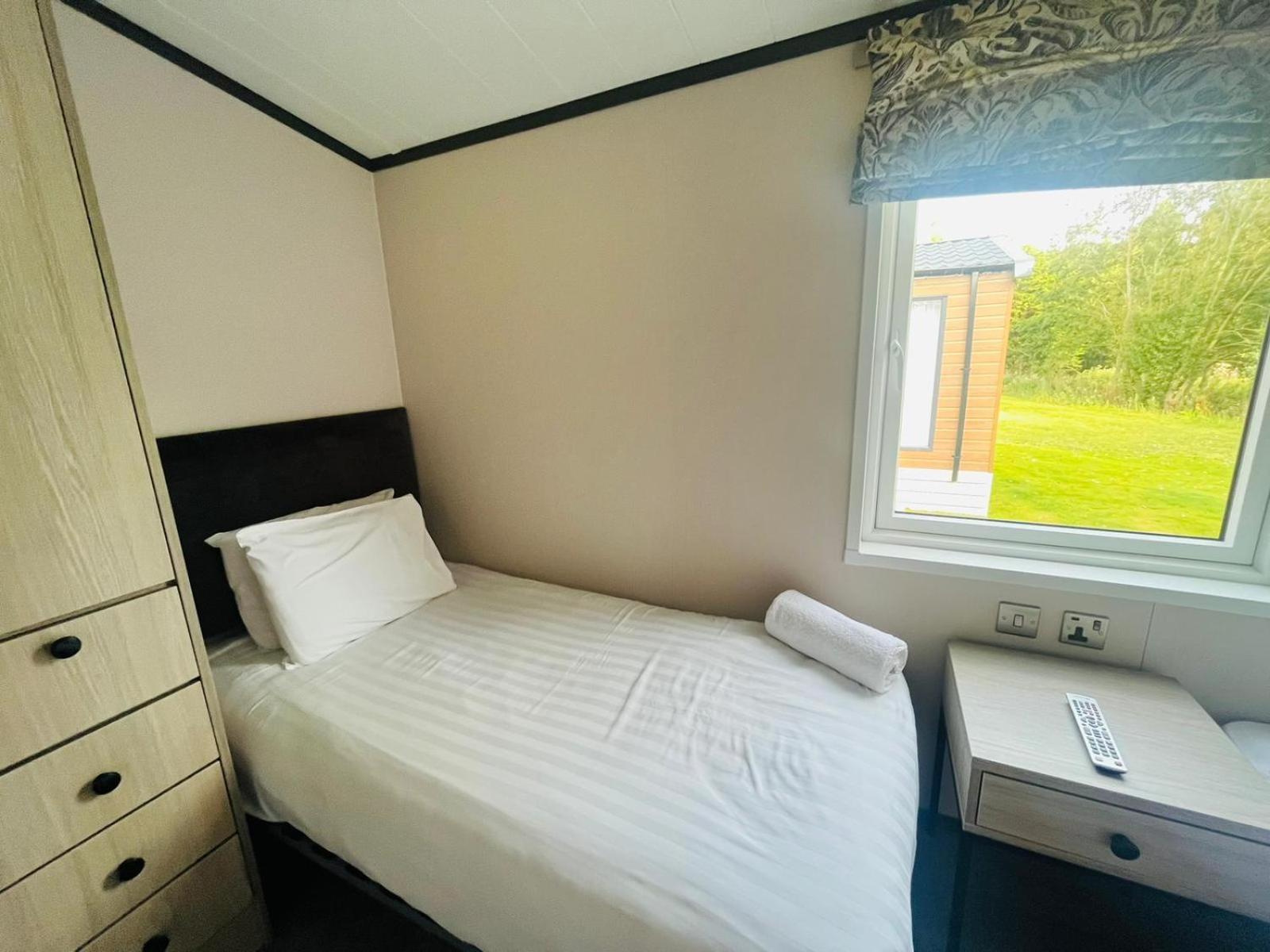 Holiday home Teejay's With Hot Tub *