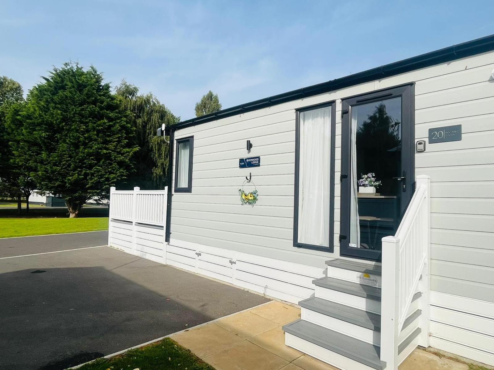 Teejay's With Hot Tub Holiday home
