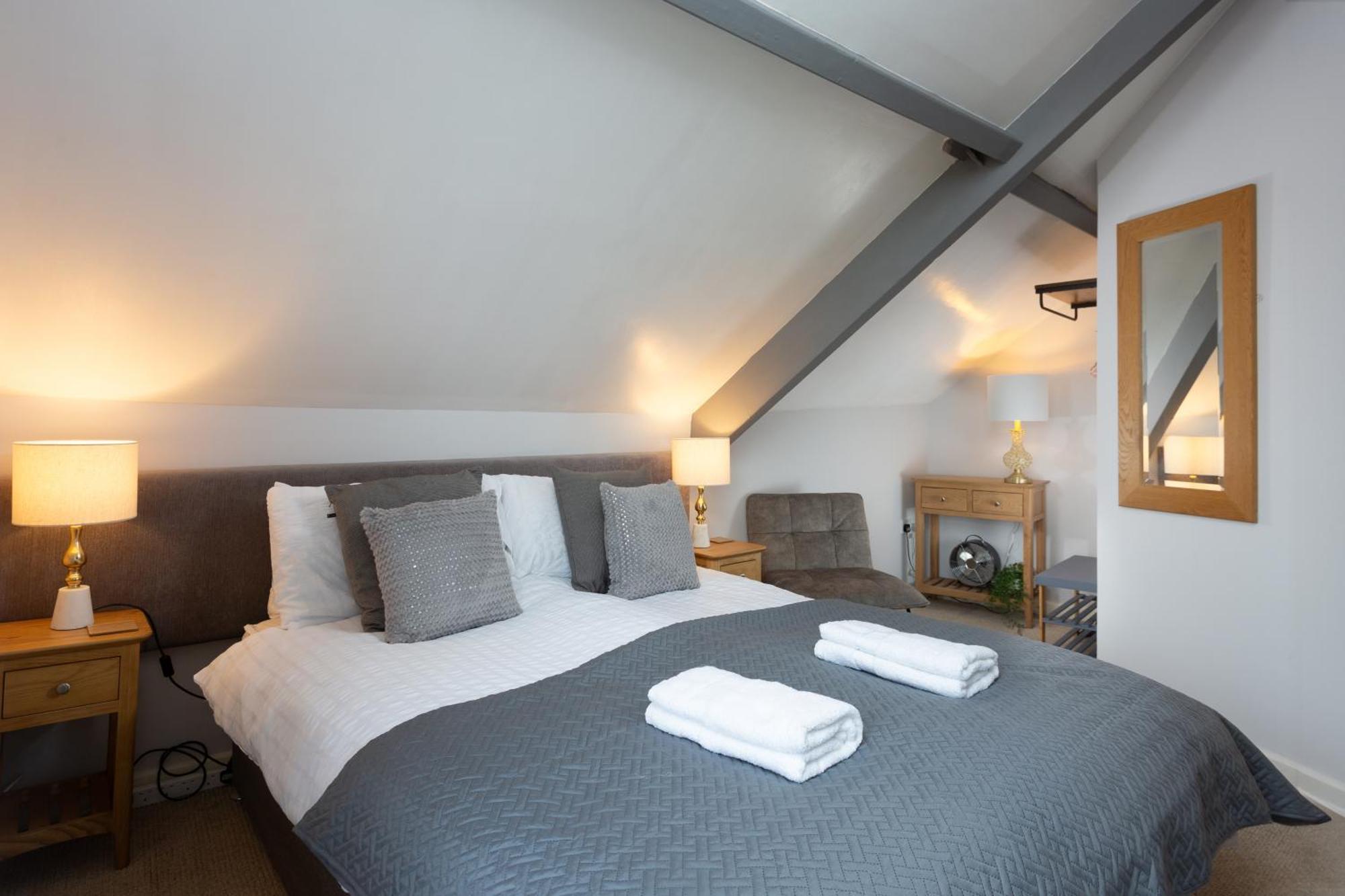 Bootham Court Grade Ii Duplex With Free Parking & Wi-fi - Sleeps 2-6 People York