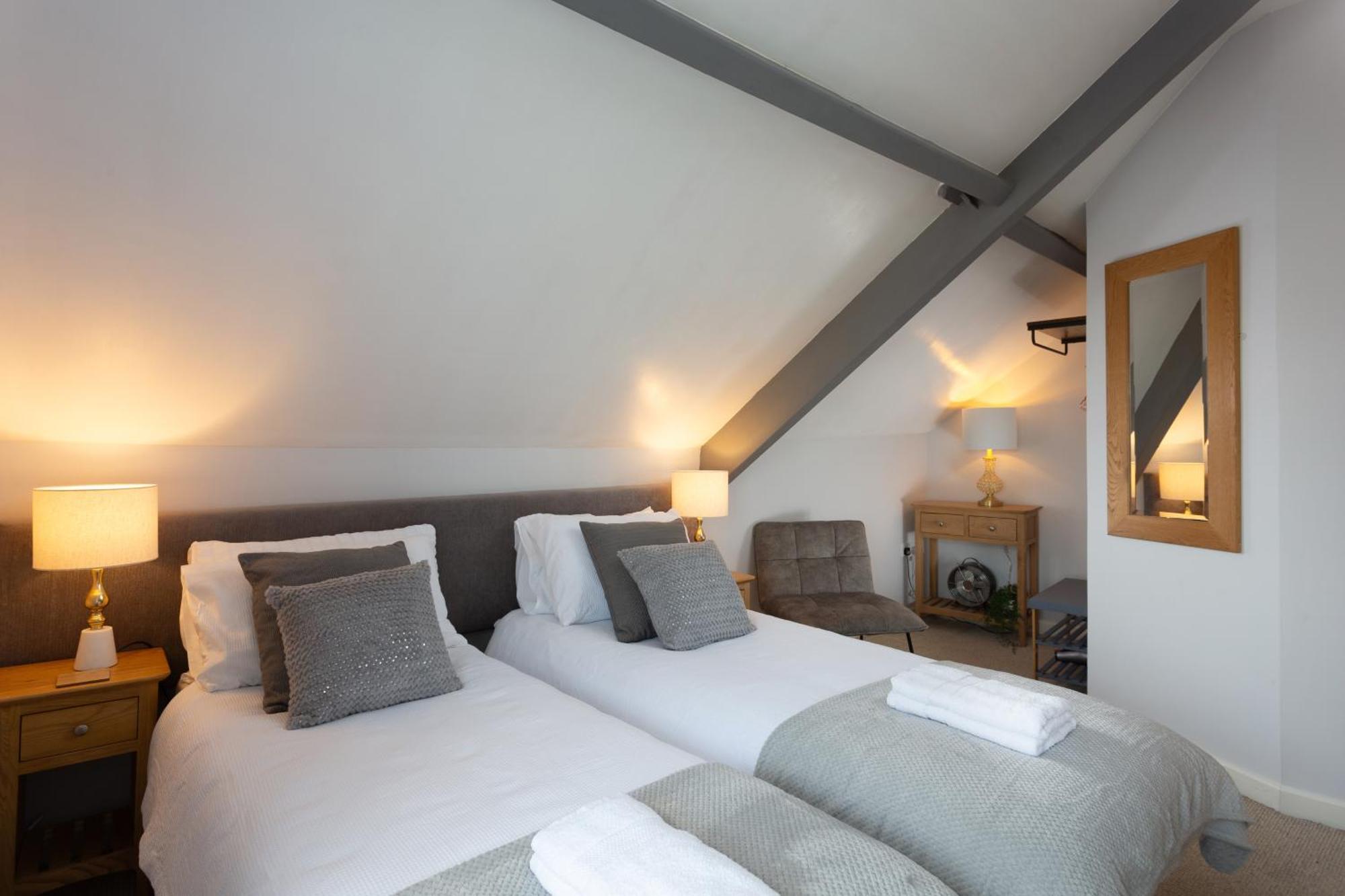 Bootham Court Grade Ii Duplex With Free Parking & Wi-fi - Sleeps 2-6 People York