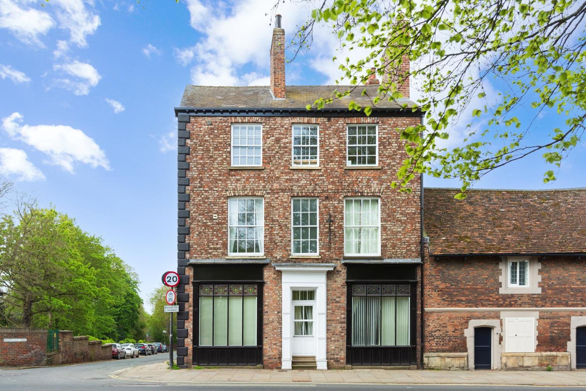 Bootham Court Grade Ii Duplex With Free Parking & Wi-fi - Sleeps 2-6 People * York