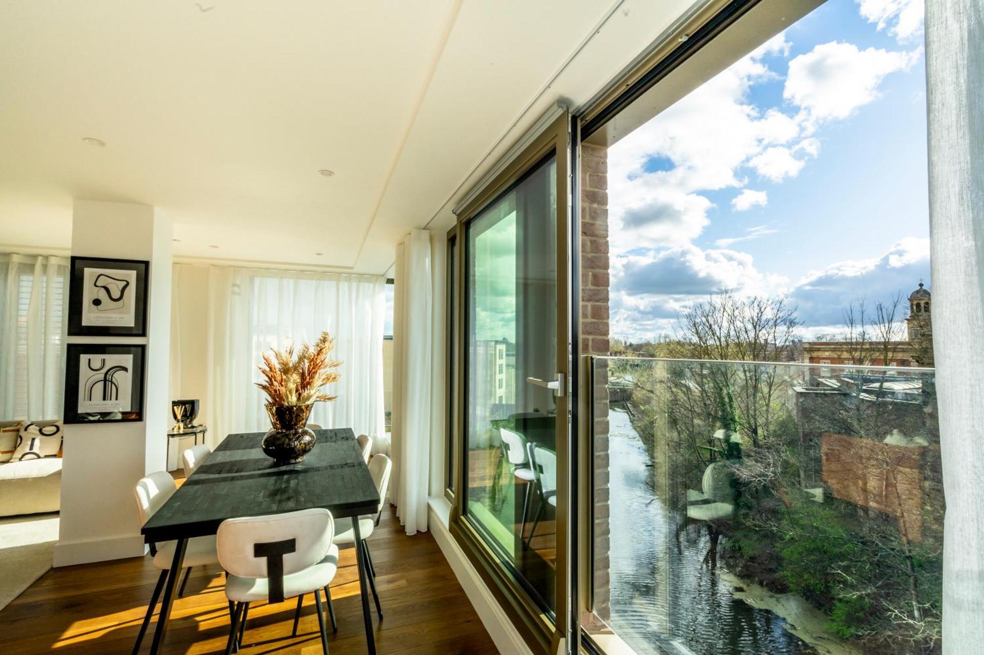 The Castle @ Ryedale House Apartment *