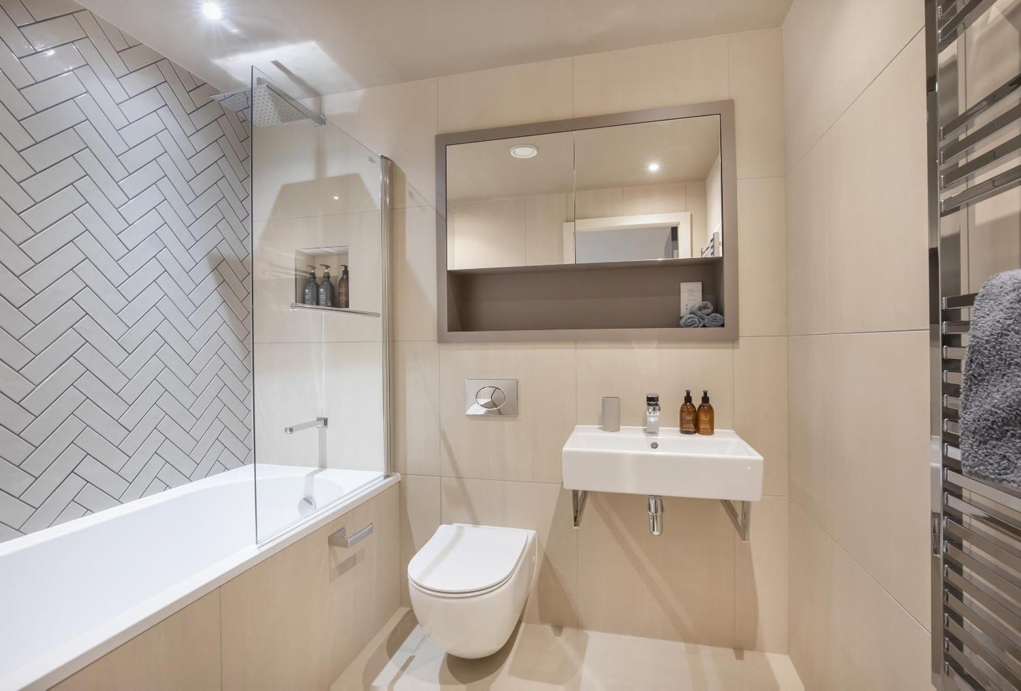 No 1, Within The Walls, Free Parking Apartment *