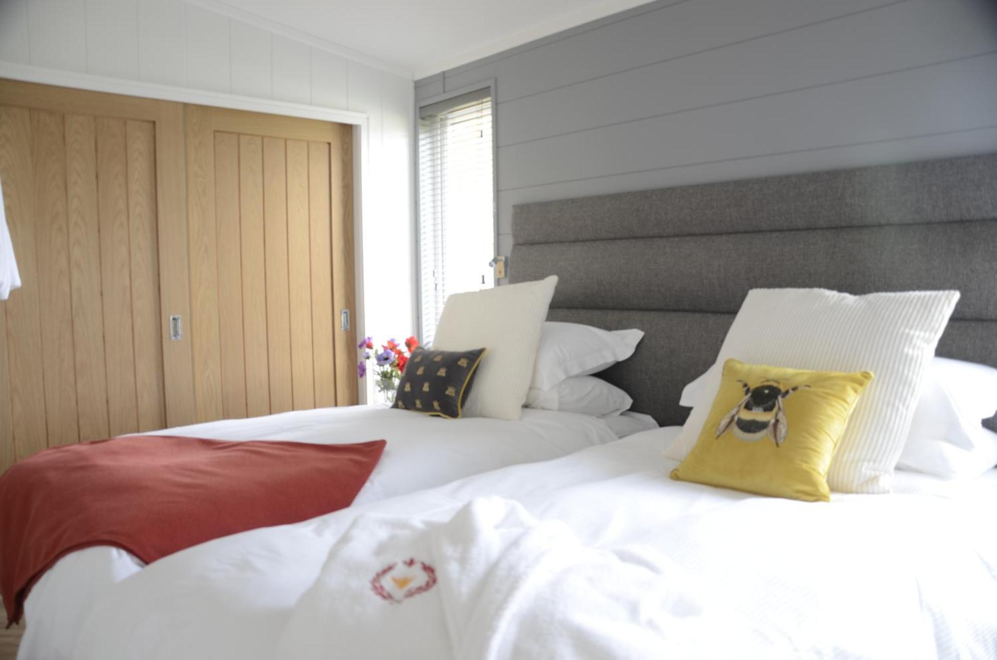 Hollicarrs - Honeycomb Lodge *