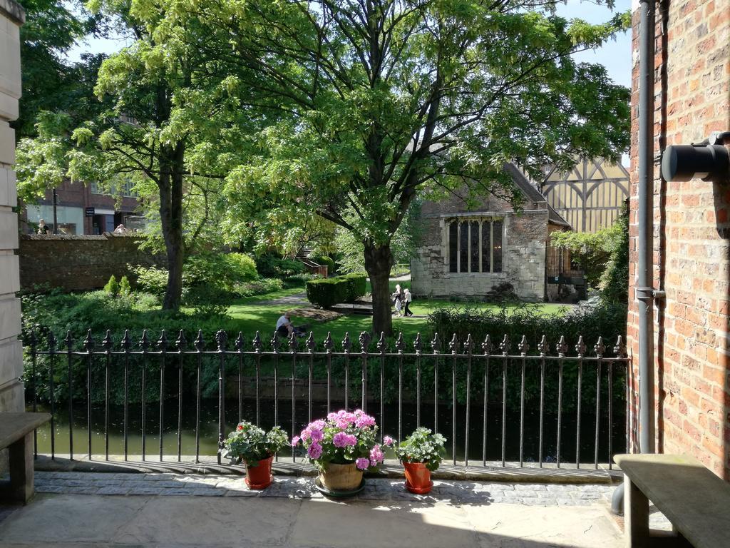 Apartment Merchants Place