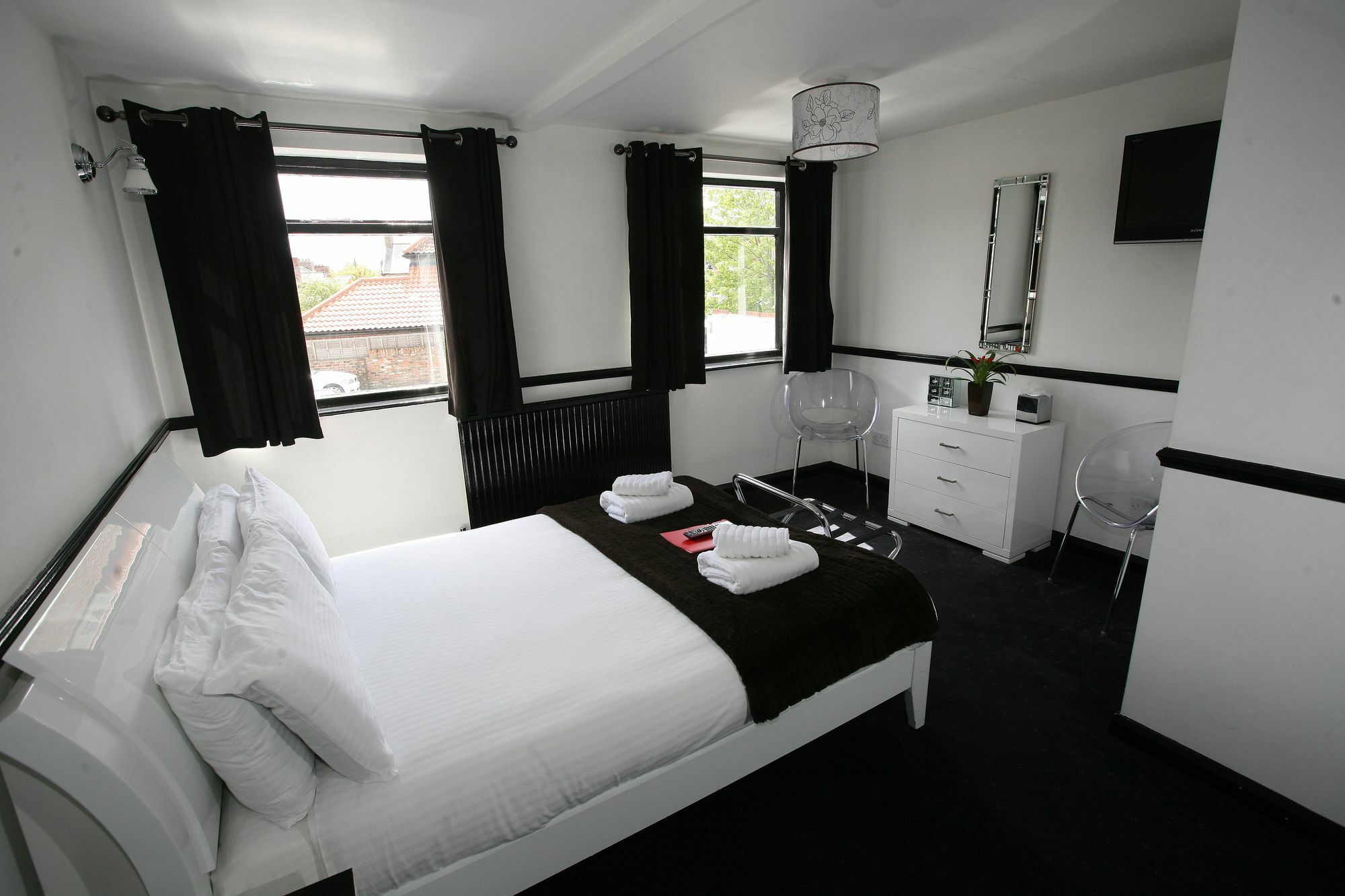 Hotel Noir