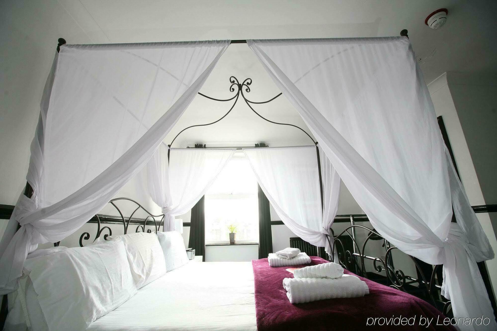 Noir Hotel 3*