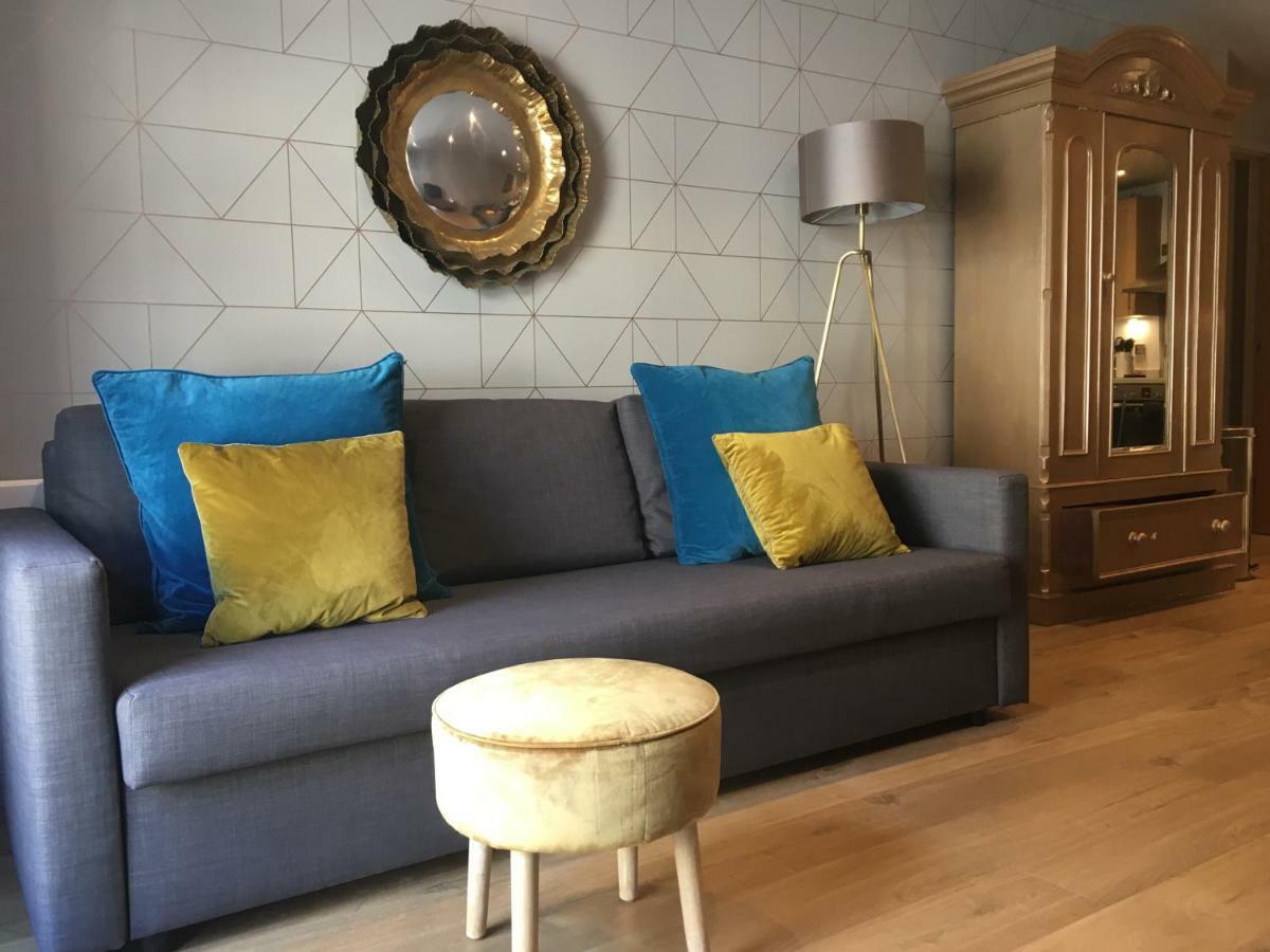 Blue River, Parking Subject To Availability * York