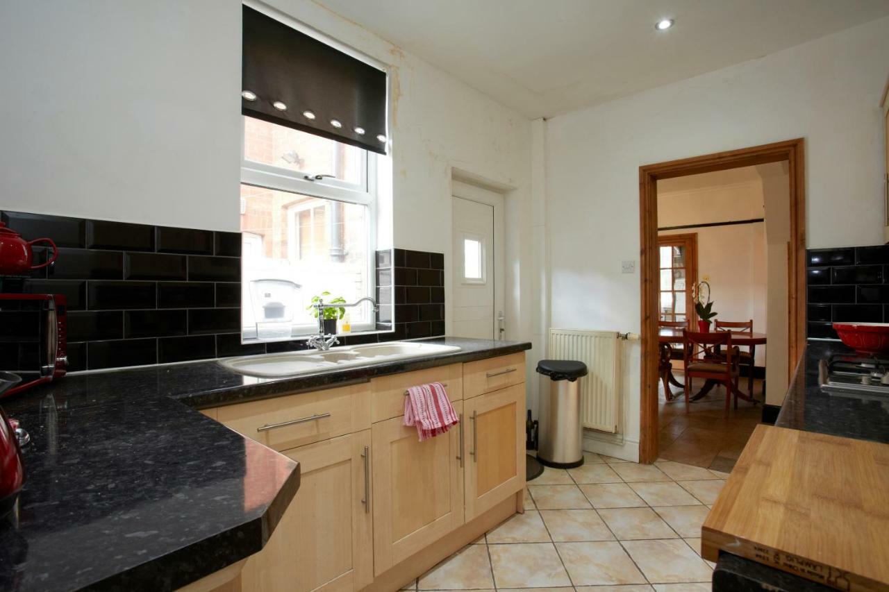 Gaia House, Homestay
