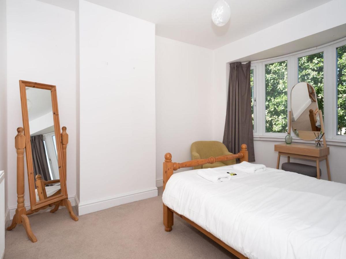 Bright & Spacious With Garden - Pass The Keys *