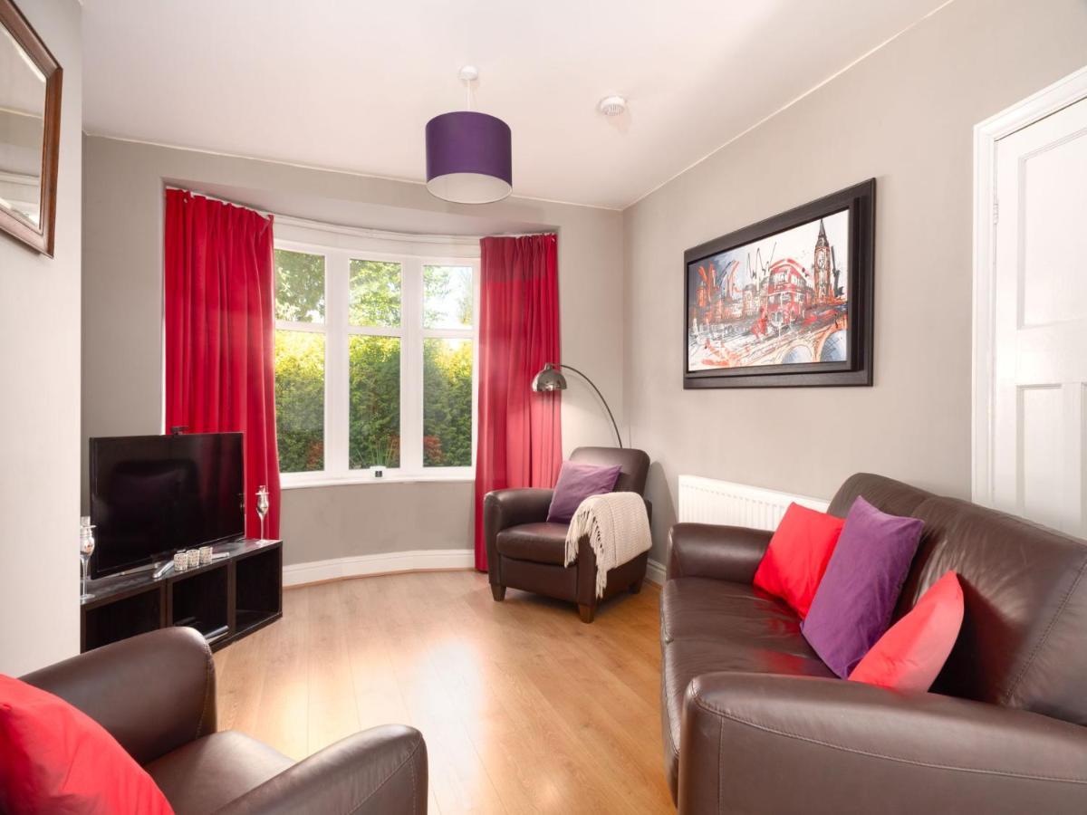 Bright & Spacious With Garden - Pass The Keys Holiday home *