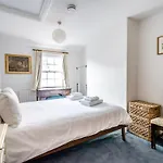 6 Monkbar Court