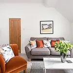 Host & Stay - Feversham House