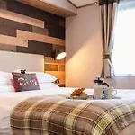 The White Rose Lodge With Hot Tub