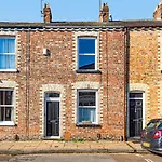 Walby Cottage - By York City Walls