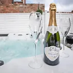 Amberley House, York - With Hot Tub -Free Parking