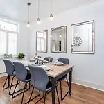 Amberley House, York - With Hot Tub -Free Parking