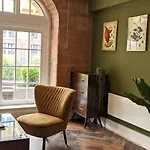 The Botanist\'S Hideout - Luxury Retreat With Parking
