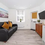 Livingstone Street Apartments With Free Parking