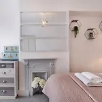 Amberley House, York - With Hot Tub -Free Parking