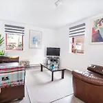 30 Fewster Way York