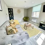 Old Yarn Apartment - Close To City Walls