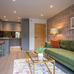 The Quadrant - The Palm Suite