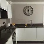 10 Bootham House - Luxury City Centre Apartment With Free Parking For One Car