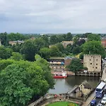Luxury One Bedroom Apartment Within The City Walls
