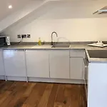 Dennington Apartments Studio