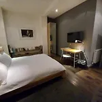 Cool Room In Shared House