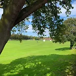 The Kensingston - Quaint Victorian Home With Free Parking