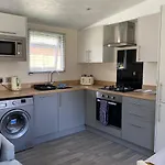 Springwood Lodge With Hot Tub