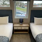 Lotus Lodge With Hot Tub