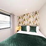 The Holgate Snug